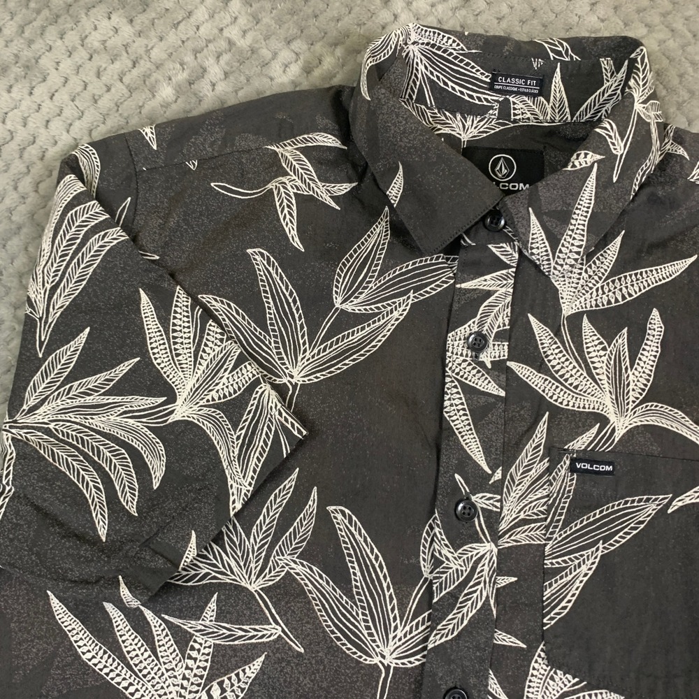 Volcom Mens Medium Slim Fit Button Up Shirt Gray Green Striped Short Sleeve